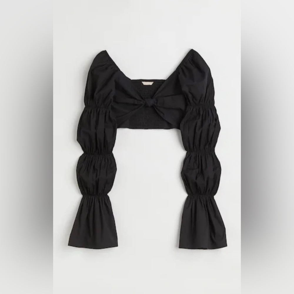 H&M: Black Puff Sleeve Crop Top
